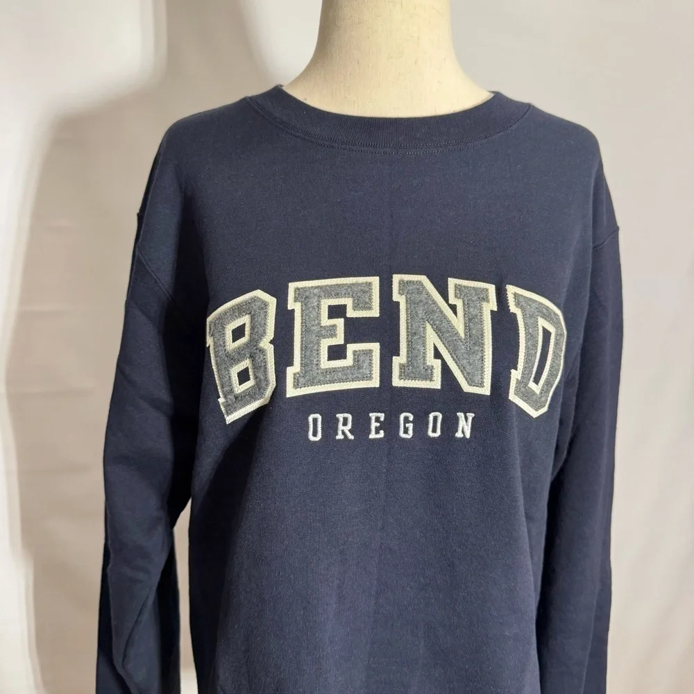 Champion • Bend Oregon Varsity Style Crewneck Sweatshirt Navy Unisex S